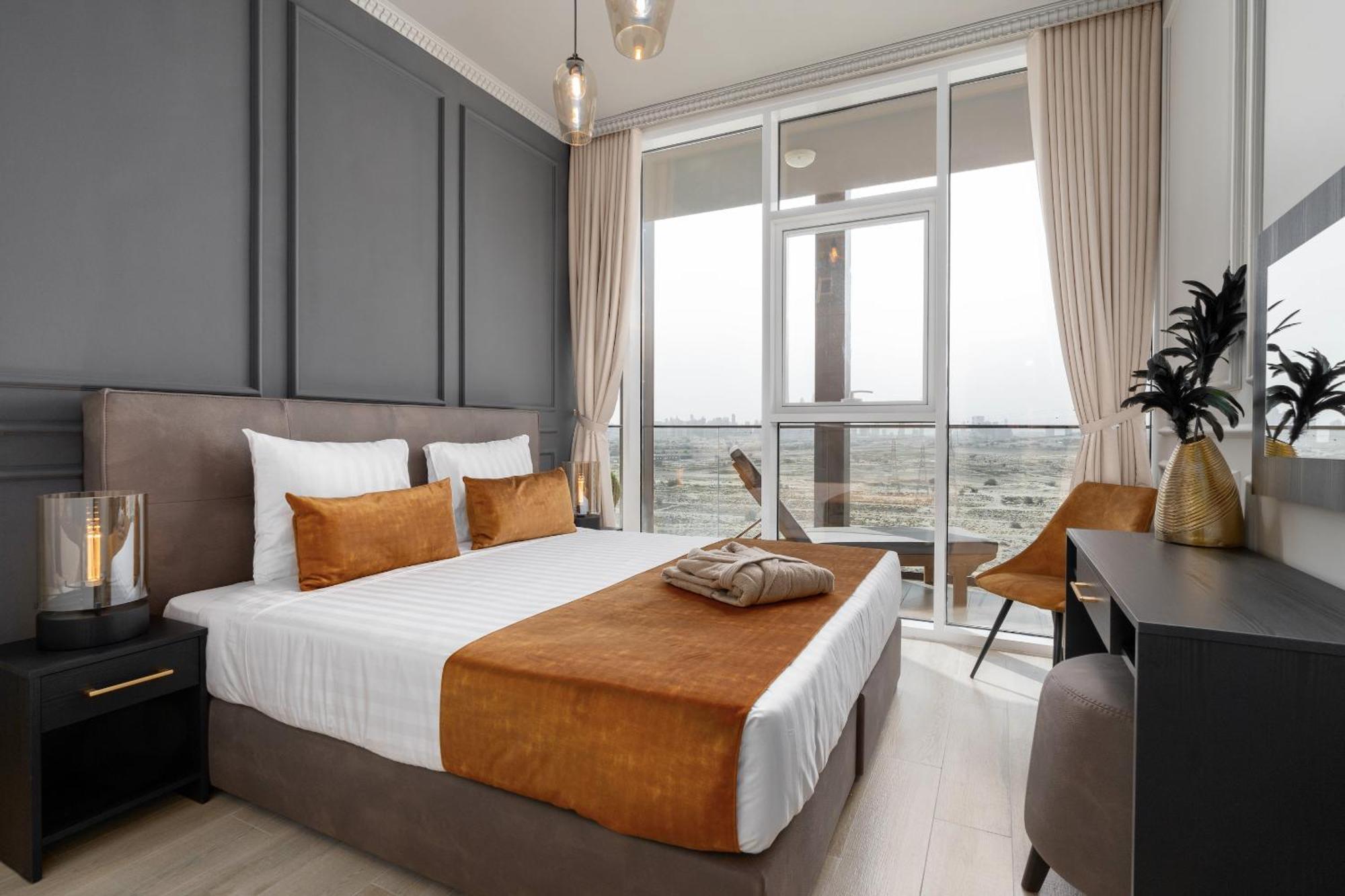 Blvd - Upgraded Highrise Suites Apartment *