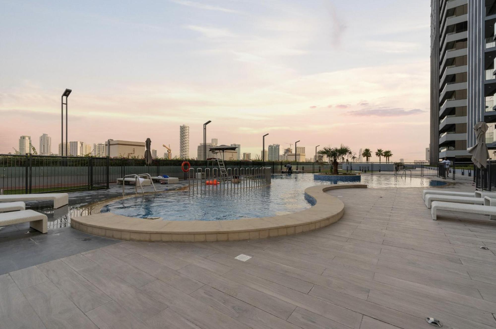 Blvd - Upgraded Highrise Suites Apartment Dubai