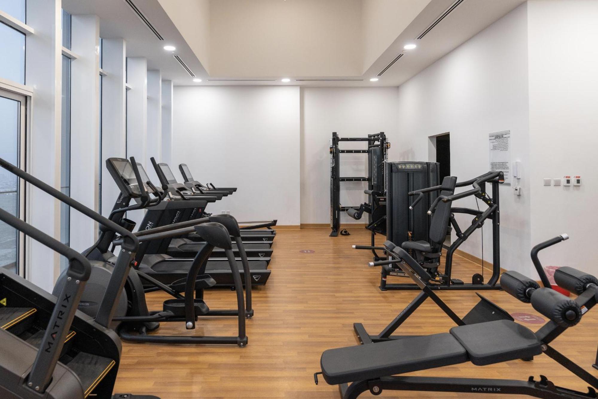 Blvd - Upgraded Highrise Suites Apartment *